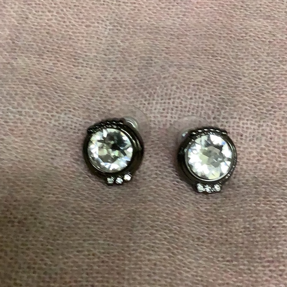 Silapda crystal post earrings new